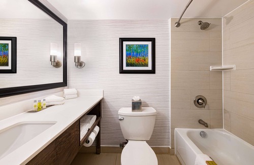 Thornton Hotel | DoubleTree by Hilton Denver - Thornton