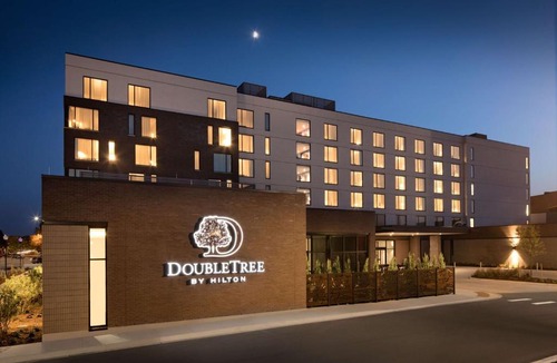 Greeley Hotel | Doubletree By Hilton Greeley At Lincoln Park