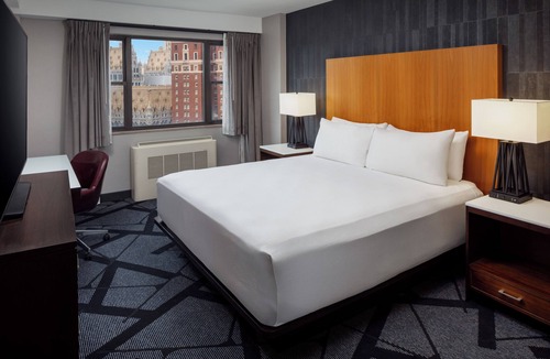 Downtown Pittsburgh Hotel | DoubleTree by Hilton Hotel & Suites Pittsburgh Downtown