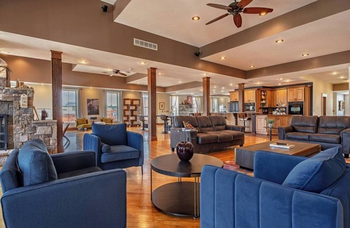Norwalk Apartment | Downtown 2 Story Loft w/6bdrms-walk to everything!
