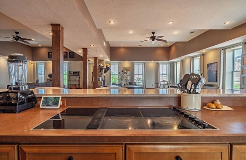 Norwalk Apartment | Downtown 2 Story Loft w/6bdrms-walk to everything!