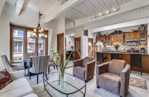 Downtown Condo | Downtown Aspen 2BR - Steps from lifts!