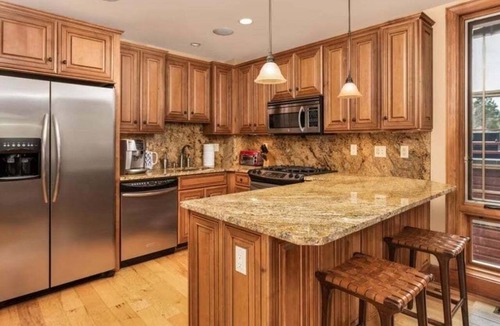 Downtown Condo | Downtown Aspen 3BR - 0-2 Blocks to Silver Queen Gondola!