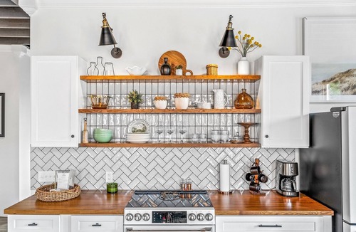 Canal Fulton Apartment | Downtown Brick Loft Above The Exchange Coffee Co