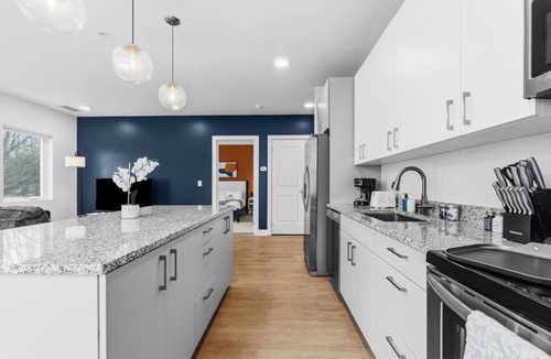 Little Italy Apartment | Downtown CLEV 2BR | Free Garage + Pets, W/D