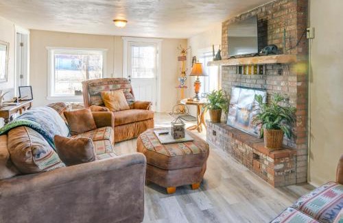 Del Norte House | Downtown Del Norte Home Near Hiking & Fishing!