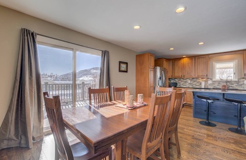 Old Town House | Downtown Dog Friendly Home w/Views + Walk to Free Ski Bus/Eat/Drink/Trails/River-Deck-W/D-Fireplace