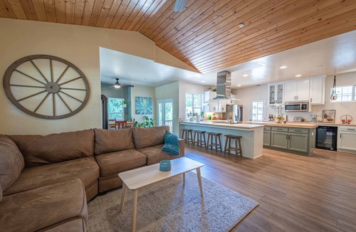 Templeton House | Downtown Home w/Hot Tub, Fire pit and Pet Friendly!