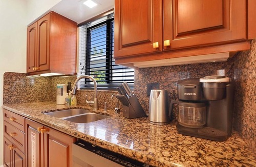 Downtown Hollywood House | Downtown HWD Golf Retreat | Backyard + Near Beach