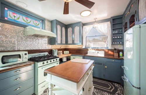 Paso Robles House | Downtown Paso Robles Victorian Walk to Wine + Dining
