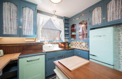 Paso Robles House | Downtown Paso Robles Victorian Walk to Wine + Dining