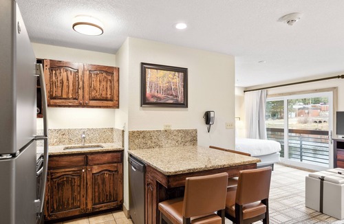 Peak 9 Condo | Downtown. Ski In/Out. Pond & Mtn View. Amenities! Marriott Mountain Valley Lodge