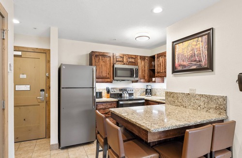 Peak 9 Condo | Downtown. Ski In/Out. Pond & Mtn View. Amenities! Marriott Mountain Valley Lodge