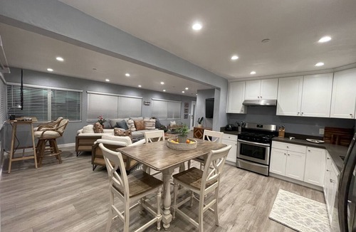 Ventura Apartment | Downtown Ventura, ocean view,1 car garage, pet friendly