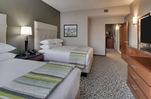 Orange Hotel | Drury Inn & Suites Cleveland Beachwood
