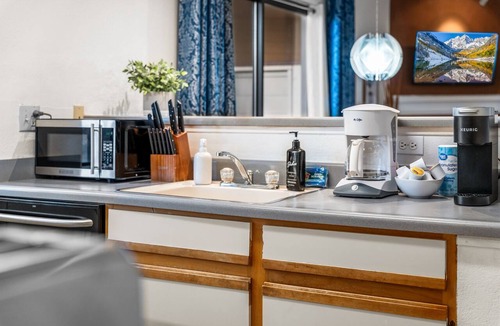 Englewood Apartment | DTC Apartment! Extended Stays, Free Parking & Fast WiFi!