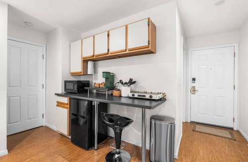 Englewood Apartment | DTC Studio! Extended Stay, Free Parking & Fast WiFi!