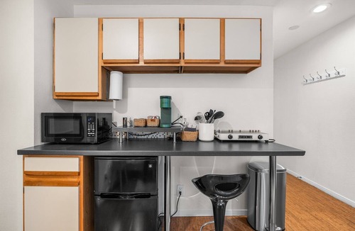 Englewood Apartment | DTC Studio! Extended Stay, Free Parking & Fast WiFi!