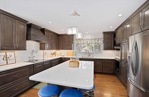University Park House | DU Haven- Hot Tub Outdoor TV Lounge &3 Full Baths