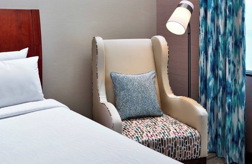 Valencia Hotel | Dual Queen Room for Families | 0.1 Miles to Six Flags Magic Mountain Thrills
