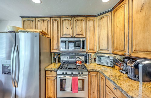 Steamboat Springs House | Duplex in Quiet Family Neighborhood 1 Mi to Skiing