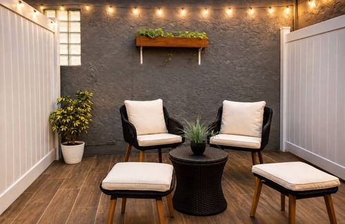 Tamiami House | E&A SouthWest Miami Rentals Cozy 2BD Apartment with Private Parking