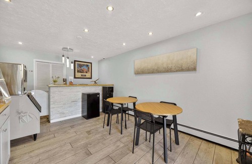Manitou Springs Apartment | Eagle Motel - Suite 116
