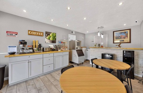 Manitou Springs Apartment | Eagle Motel - Suite 116