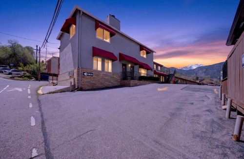 Manitou Springs Hotel | Eagle Motel Suite 100