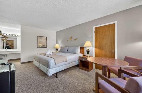 Manitou Springs House | Eagle Motel Suite 225