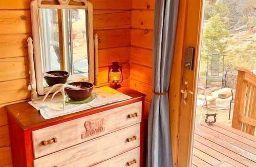 Howard Cabin | Eagle Vista - free additional night!