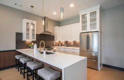 Madison House | East Nash Luxury Escape w/Rooftop Deck-Sleeps 12!