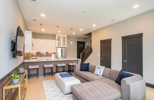 Madison House | East Nash Luxury Escape w/Rooftop Deck-Sleeps 12!