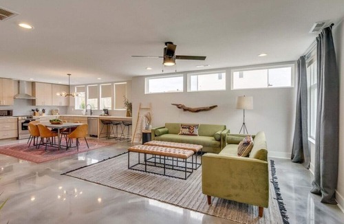 East Nashville House | East Nash ~ Rooftop Fire pit ~ Sleeps 12