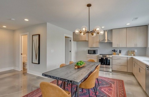 East Nashville House | East Nash ~ Rooftop Fire pit ~ Sleeps 12