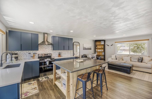 Littleton House | Easter House | Sunroom + Fire Pit | 4 Beds