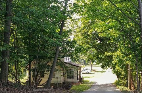 Eastlake House | Eastlake Home w/Patio < 1 Mi to Lake Erie!