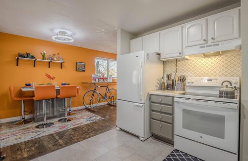 Grand Junction House | Eastside Sunset: Wag, Grill, Relax