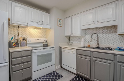 Grand Junction House | Eastside Sunset: Wag, Grill, Relax