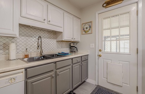 Grand Junction House | Eastside Sunset: Wag, Grill, Relax