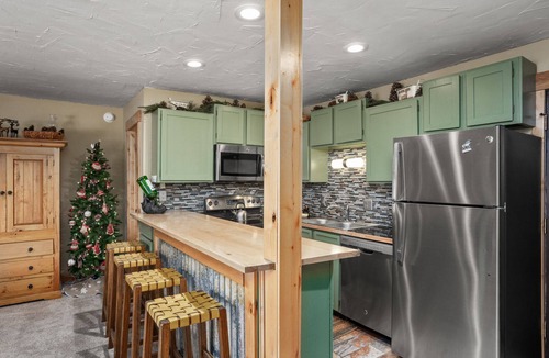 Steamboat Springs Condo | Easy Walk to Base Area Activities - Cozy Condo - Large Outdoor Hot Tub
