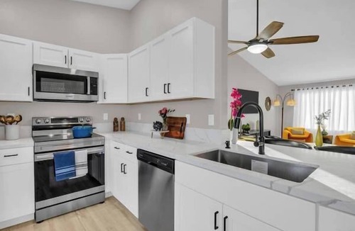 Fernley House | Echo Desert House-20 Min to USA Pkwy/4BR|2Bathrooms|Sleeps 9