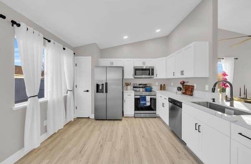 Fernley House | Echo Desert House-20 Min to USA Pkwy/4BR|2Bathrooms|Sleeps 9