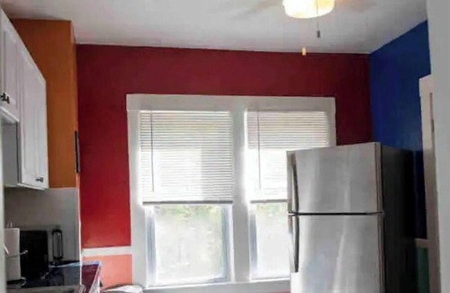 Cleveland House | Eclectic Stay in Waterloo Arts District