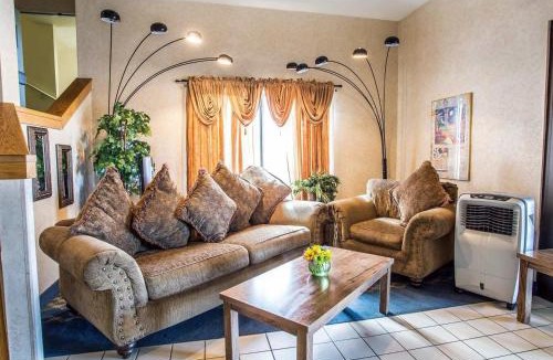 Aurora Cabin | Econo Lodge Denver International Airport