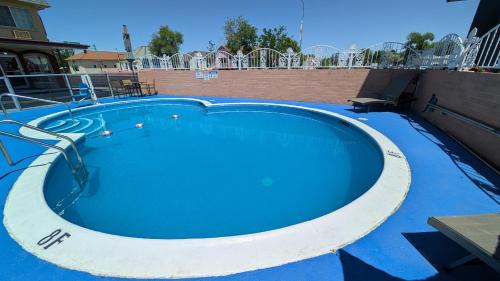 Fallon Cabin | Econo Lodge Fallon Naval Air Station Area