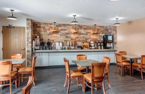 Briargate Cabin | Econo Lodge North Academy
