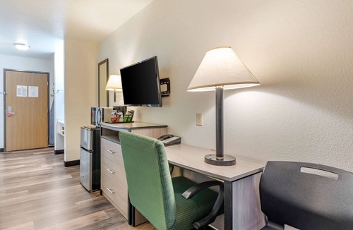 Pueblo Hotel | Econo Lodge Pueblo North