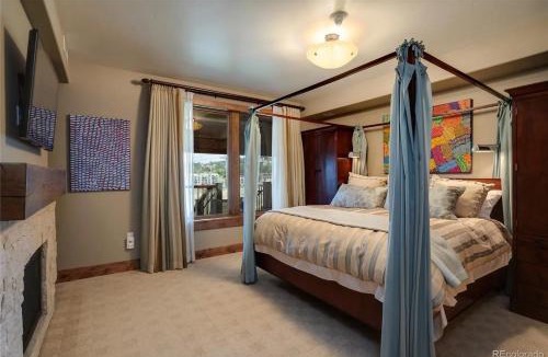 Steamboat Springs House | Edgemont 2300 Luxury Condo & Unbeatable Backdoor Ski-In Ski-Out Access!