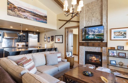 Old Town Condo | Edgemont 2701 Luxury On Mountain Condo With Ski-In/Ski-Out Access!